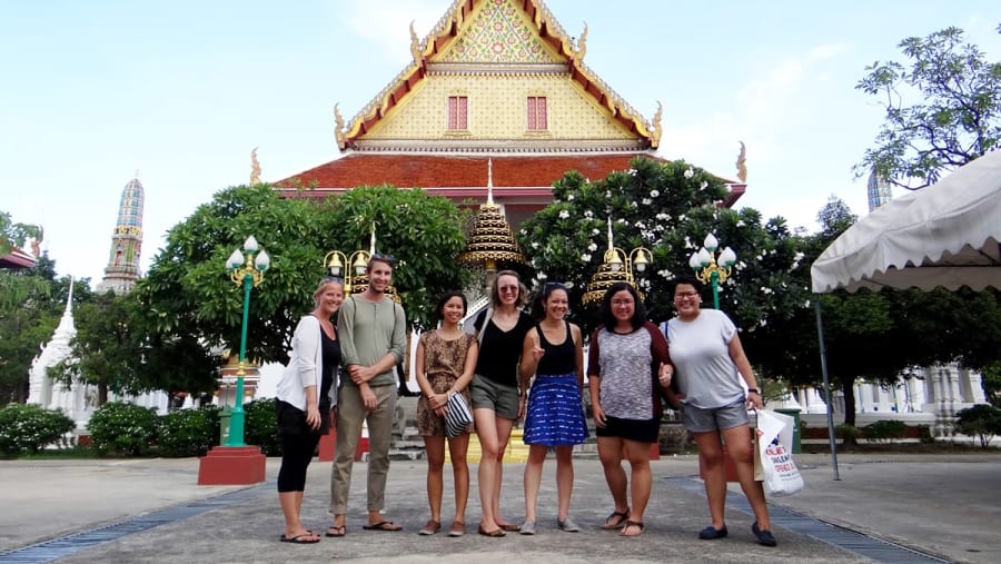 Tour the Thonburi district