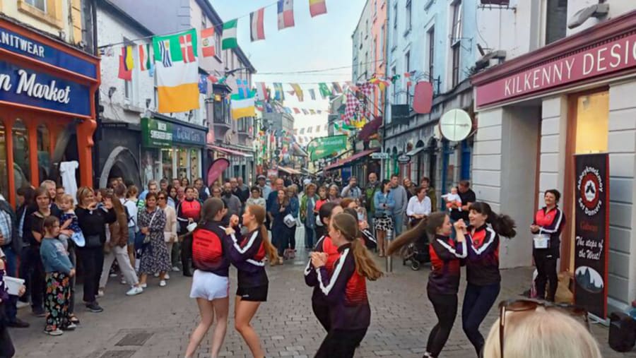 Traditional Dance at the Latin Quarter in olde Town area
