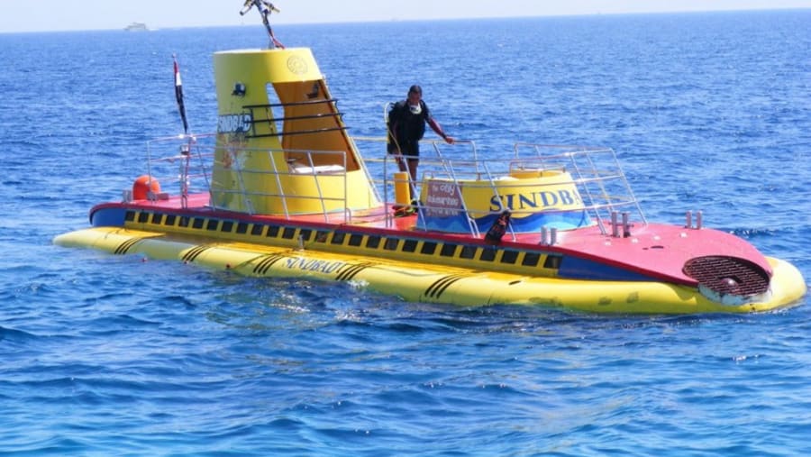 Underwater experience without wetting feet