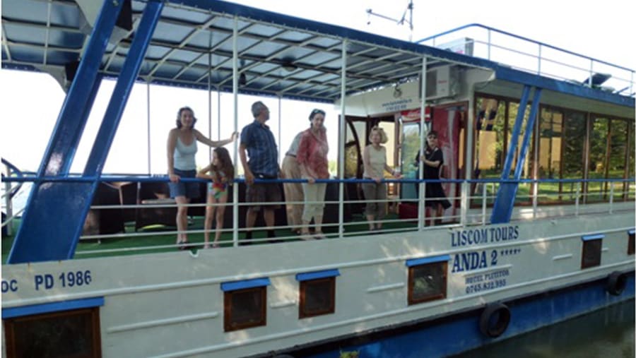 4 stars floating hotel