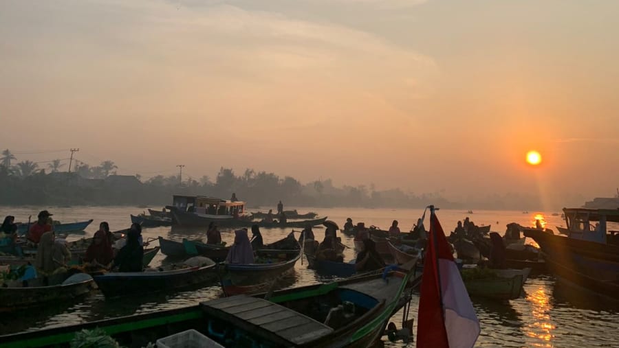FLOATING MARKET - LOKBAINTAN
