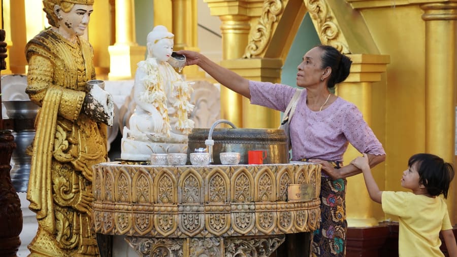Admire the structures and statues of Yangon Monuments