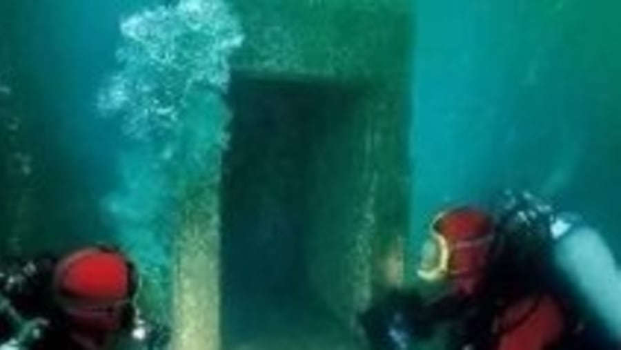 Underwater Ruins of Cleopatra