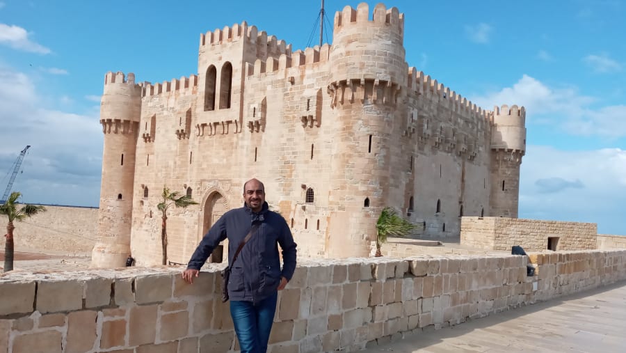 Traveller next to the Citadel of Qaitbay