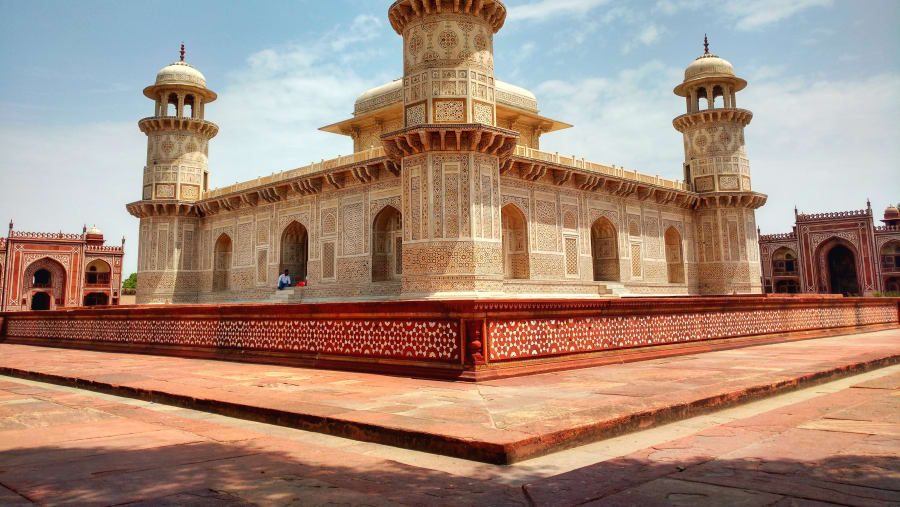 Visit Itmad-ud-Daulah