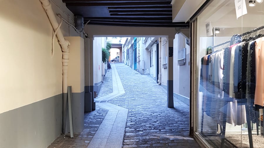 Stroll through the lanes of Paris
