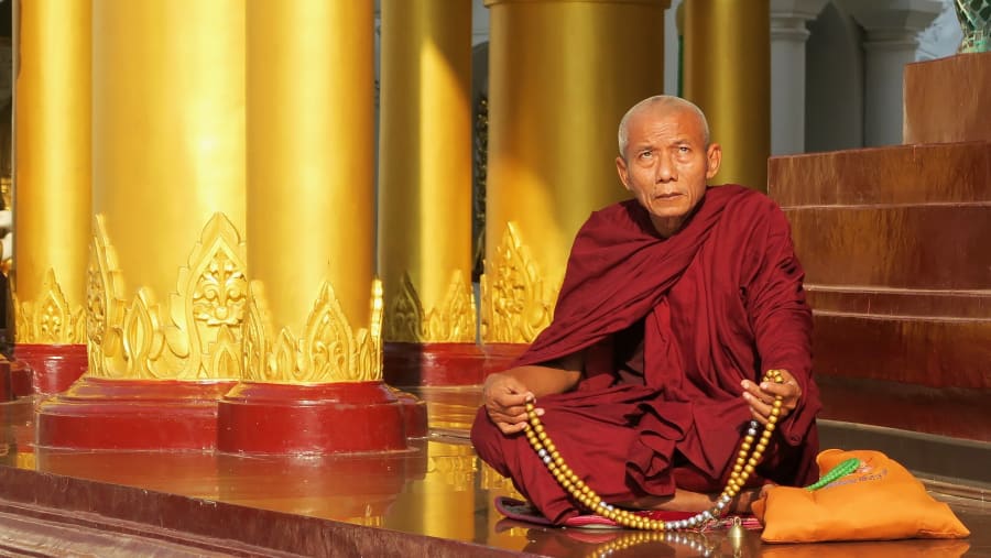 Quietly observe the monks at Yangon monasteries