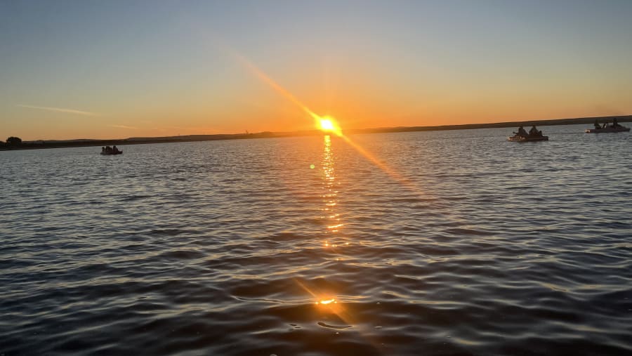 por de sol na ilha de fitnas