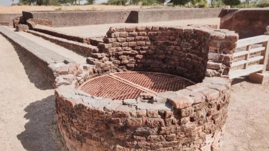 ARCHAEOLOGICAL REMAINS OF A HARAPPA PORT TOWN