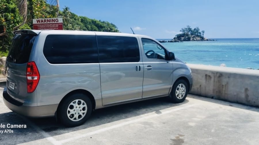 Enjoy comfortable Airport Transfers in Victoria
