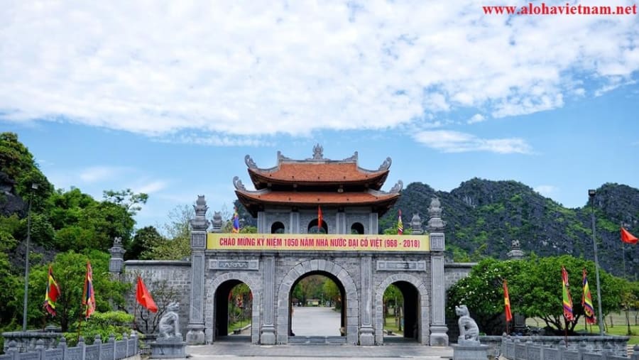 Visit the King Dinh Temple, Hoa Lu