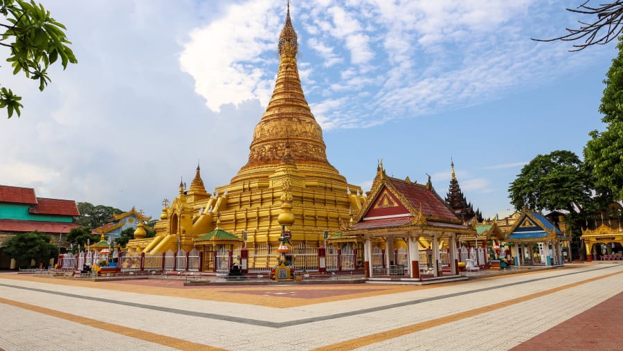 Sightseeing in Bago