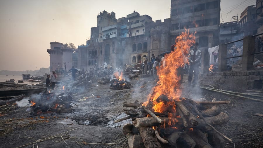 Cremation ceremony in Manikarnika, the main burning ghat in the city.