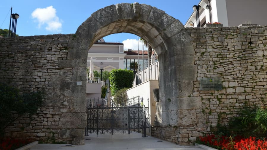 Hercules' Door