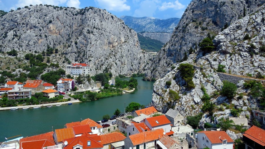 Drive through Cetina to