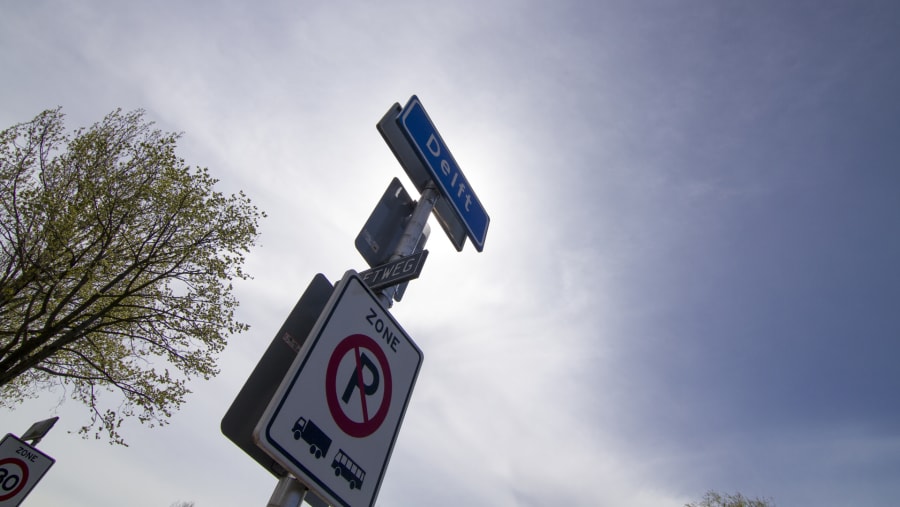 Cycle around the main attractions in Delft