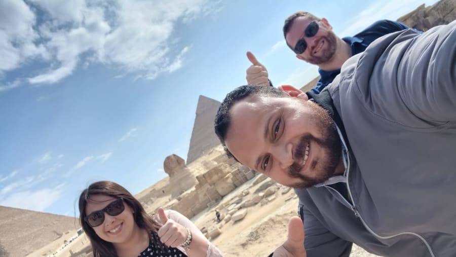 Selfie in front of the Pyramids of Giza and Sphinx