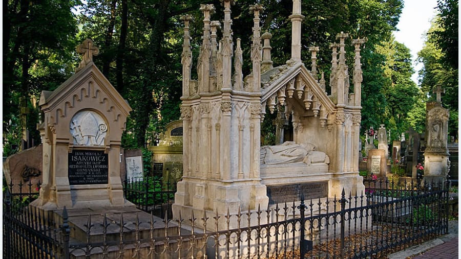 Visit the Lychakiv Cemetery