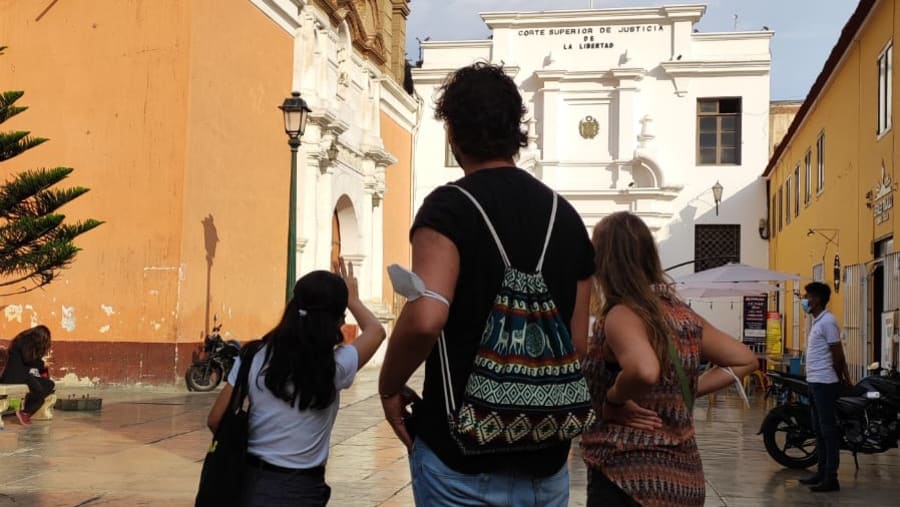 Travellers in Trujillo