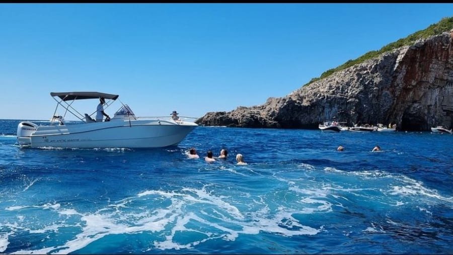 Speedboating