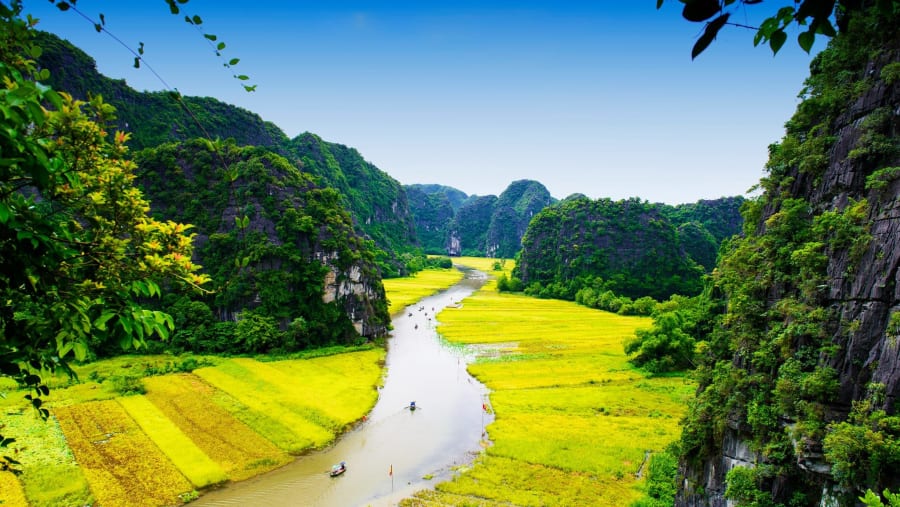 Admire Views of Tuyet Tinh Coc