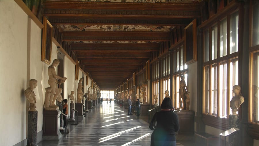 Walk inside the Uffizi Gallery