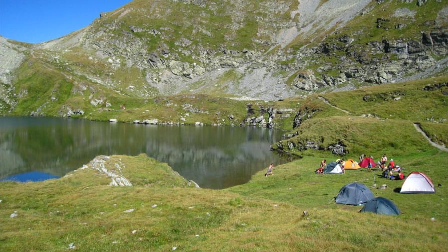 Tents near Capra lake