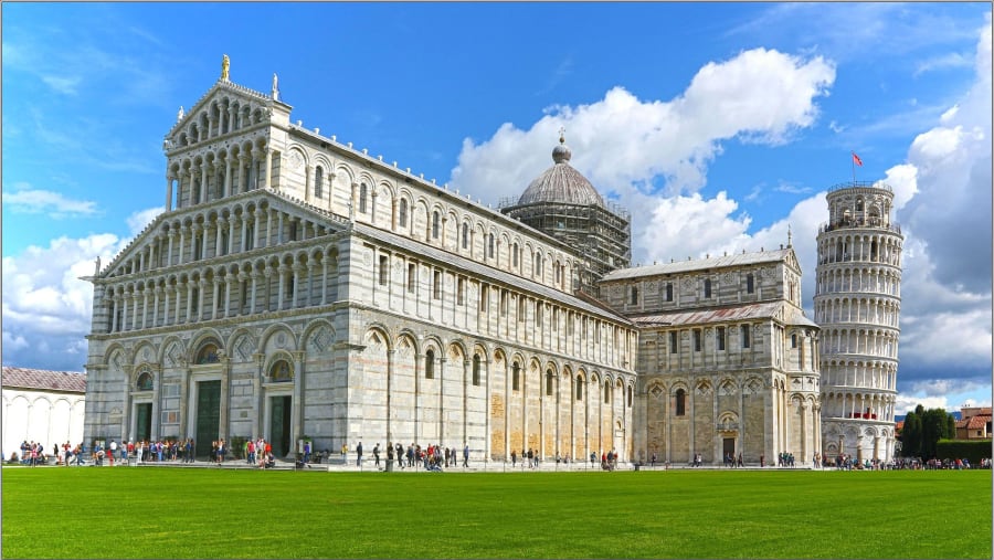 Visit Piazza dei Miracoli
