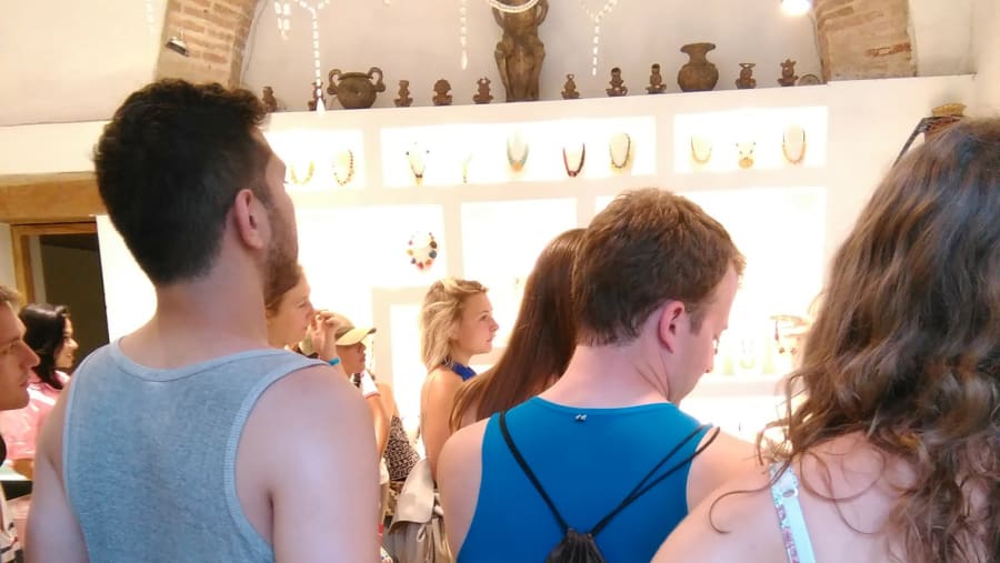 See jewellery pieces in the store
