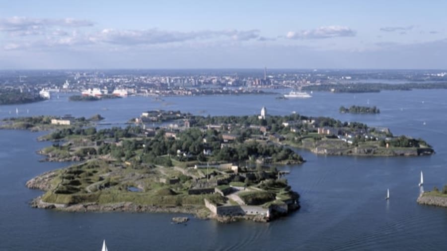 Explore Suomenlinna Fortress