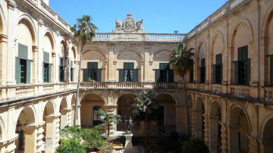 Go to the major landmarks of the city of Valletta