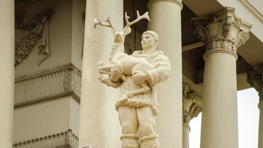 A pillar carving in the Botanical Park