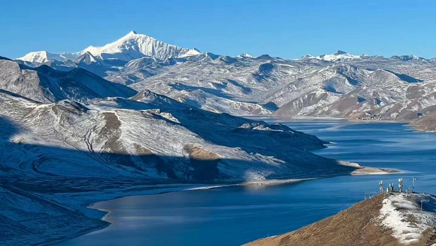 Yamdroktso Lake