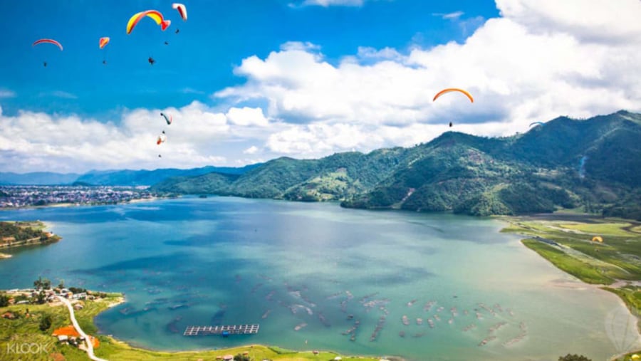 Take a Paragliding tour from Sarangkot