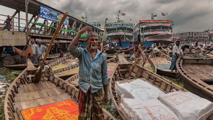Explore the local life in Dhaka