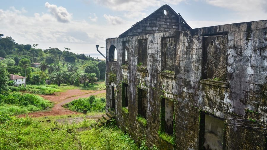Ruins in Robertsport