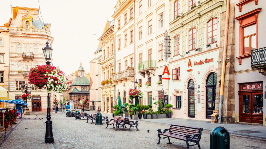 Walk through Rynok Square