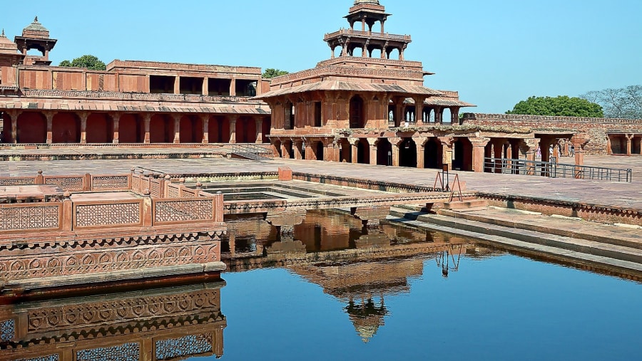 Stop to visit Fatehpur Sikri