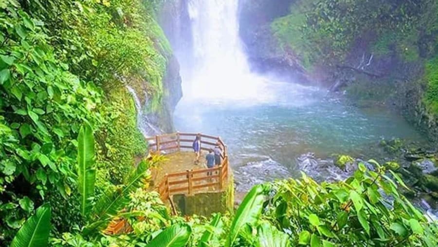 La Paz Waterfalls