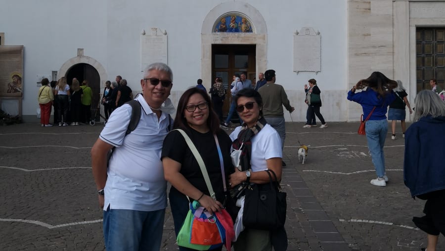 Happy Tourists
