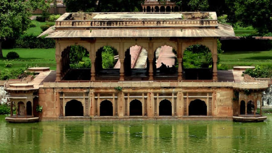 Deeg palace