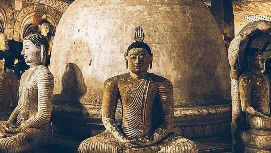 Go to the famous Sri Lankan temples
