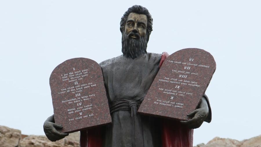 Moses with 10 commandments from god