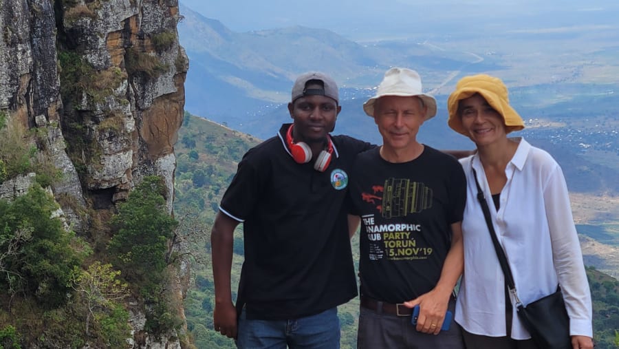 Travelers at the Irente view point