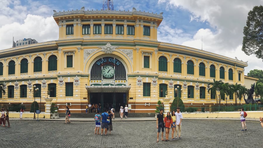 Go to Buu Dien Thanh Pho, the Post Office