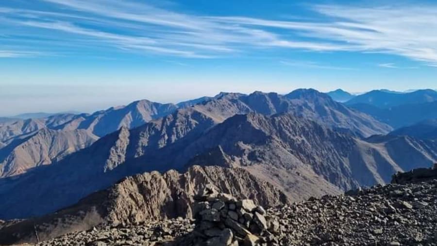 Sur le toit du sommet Toubkal toit du sommet Toubkal