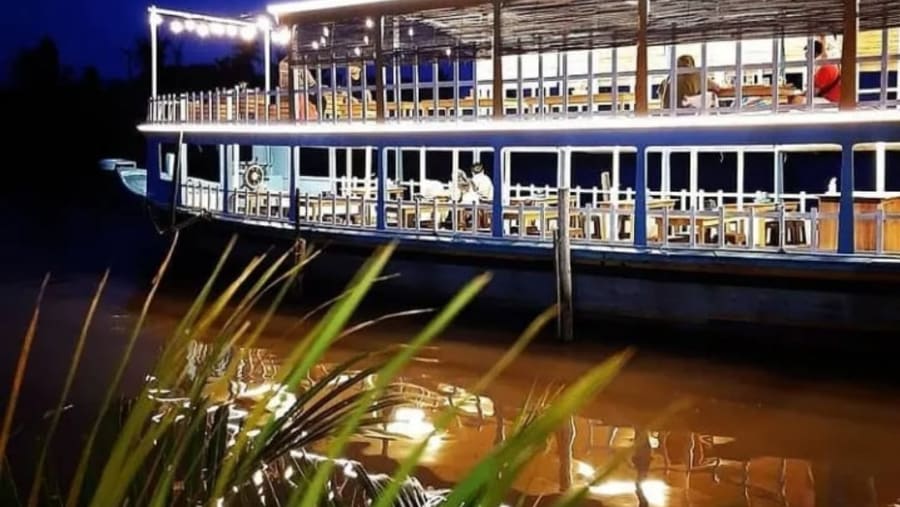 Boat ride in Lok Baintan Floating market