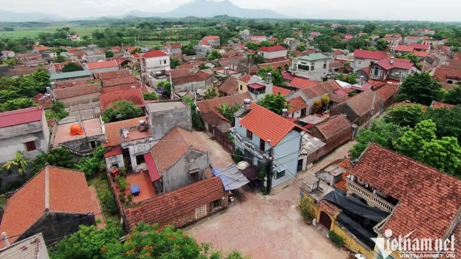 Duong Lam Ancient Village