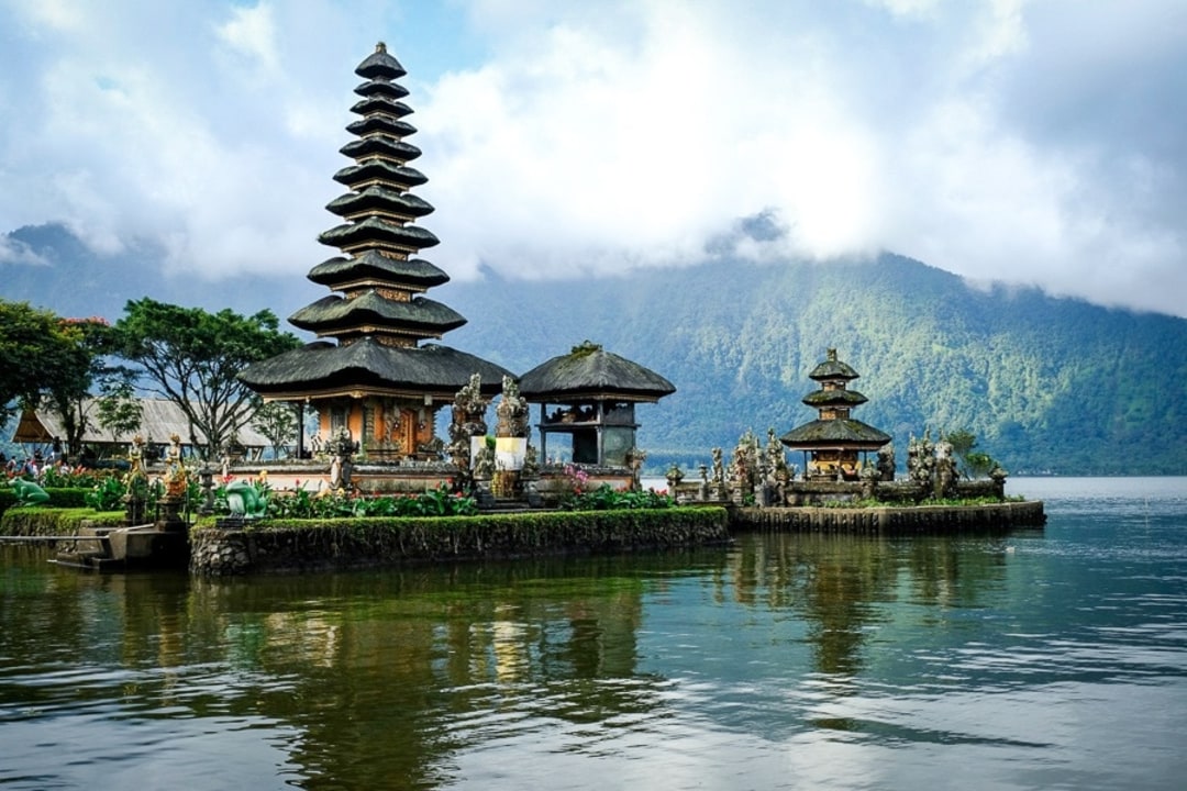 Pura Ulun Danu Bratan, Munduk Waterfall, Pupuan village rice terraces, Tanah Lot Temple
