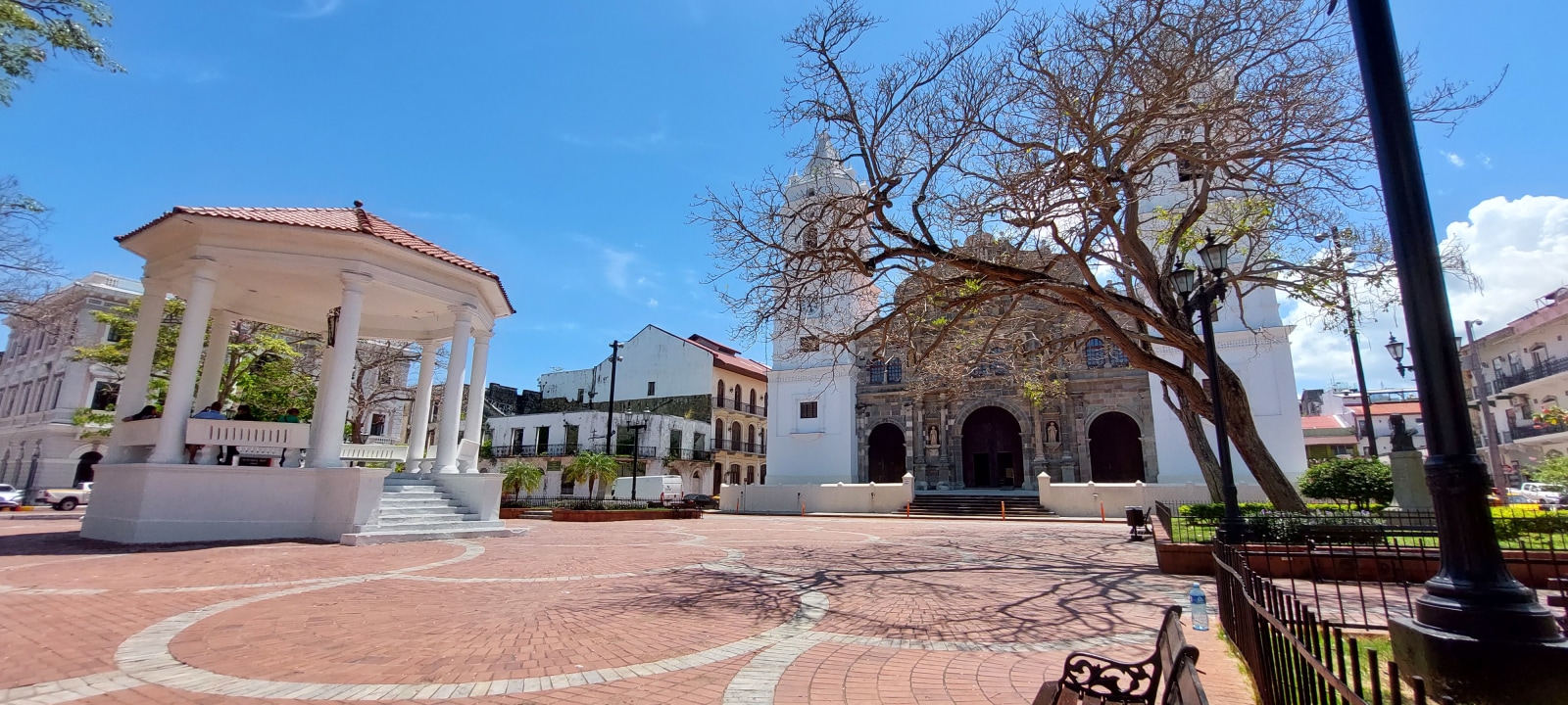 Panamá Viejo ruins, Miraflores Locks, Casco Antiguo streets, Amador Causeway